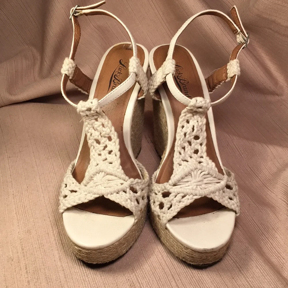 Lucky Brand Macrame beautiful wedge sandal
